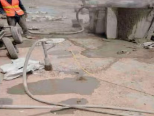 鲁山水泥混凝土路面板底注浆技术 路面脱空注浆整治方案